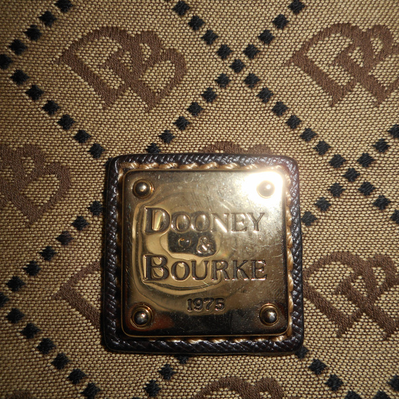 Dooney and Bourke logo bag, LIKE NEW CONDITION - Picture 2 of 8